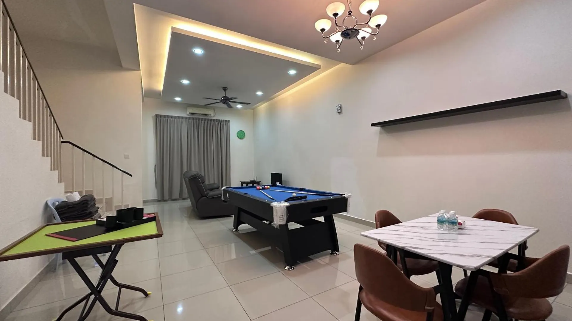 Kontakte von Austin Landed With Pool Table Ar43